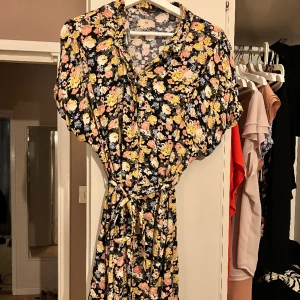 Skjortklänning  - Oanvänd kort skjortklänning från Vera Moda 