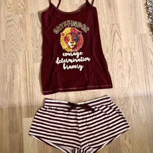 Harry Potter pyjamas-set - Harry Potter pyjamas set köpt i London! Fint skick!✨