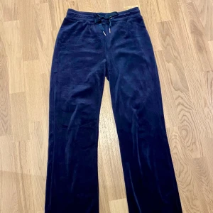 Gina tricot mjukisbyxor  - Gina tricot mjukisbyxor i blå! Fint skick!✨