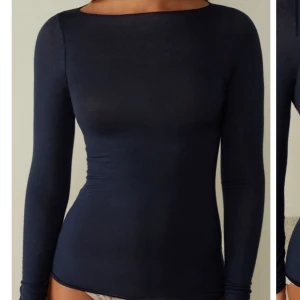 Intemissemi tröja  - säljer intemissemi tröjan i vit och mörkblå efter som inte kommer till användning❤️