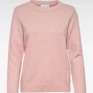 Rosa stickad tröja  - Rosa stickad tröja som endast är använd en gång, super mjukt och skönt material💓 färgen syns dåligt på bilderna men det är samma tröja som första bilden🫶