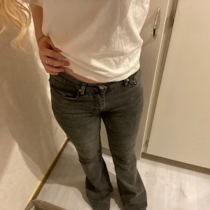 Gina tricot jeans  - Jeans från Gina tricot i storleken 38/s super bra skick, sparsamt använda, pris kan diskuteras vid snabb affär 💓