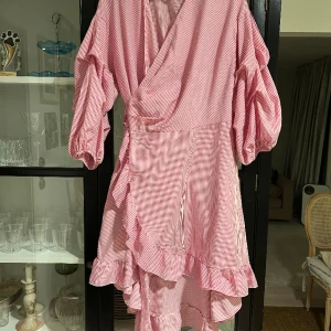 Omlottklänning polkagris - Luftig klänning, one size