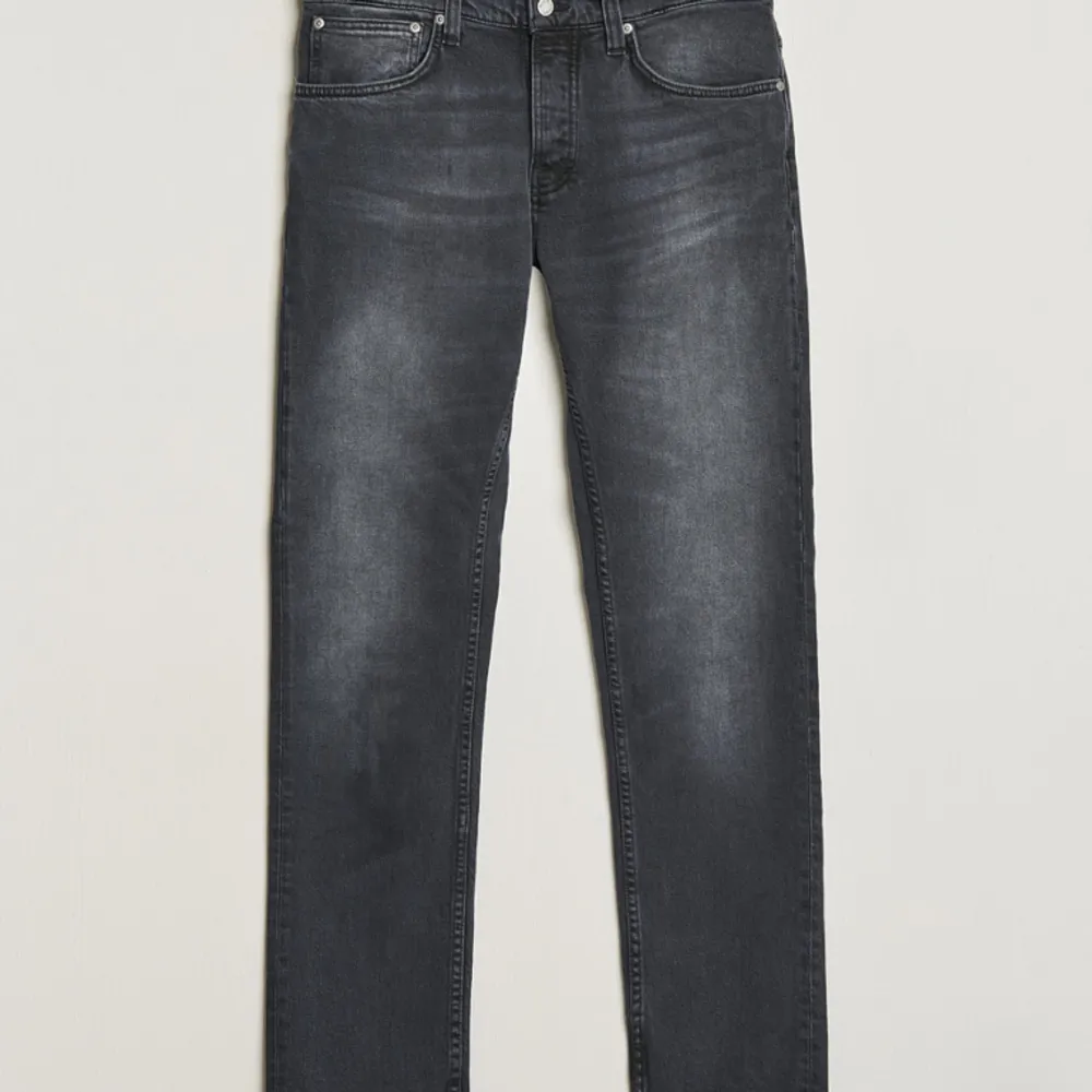 Säljer dessa nudie jeans! Färg: dark cove, nypris: 1799, skick 10/10! Tveka inte på att skriva!. Jeans & Byxor.