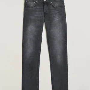 Nudie jeans - Säljer dessa nudie jeans! Färg: dark cove, nypris: 1799, skick 10/10! Tveka inte på att skriva!