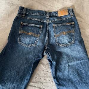 Säljer nu mina Nudie jeans i storlek W 31 L 32 som passar mellan 180 till 184 Säljer pga att jag inte använder de så mycket längre Nypris 1600kr Mitt pris 550