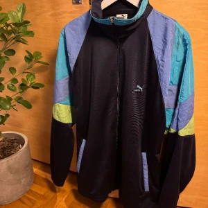 Puma 80s 90s retro jacka  - Sjukt cool jacka i bra skick. 80/90-tal.