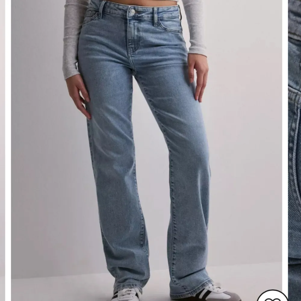Snygga jeans från pieces. Använda en del men i nyskick. Straight leg och mid waist. Storlek W27/32. Passar mig som är 160 med storlek Xs.💕. Jeans & Byxor.