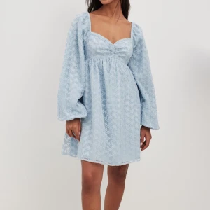 Sommarklänning - Kollar intresse på min helt nya klänning från NA-KD som har prislapparna kvar. Slutsåld på hemsidan!