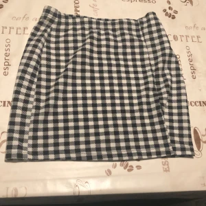 Kjol - Bara använd några gånger normal i storleken 