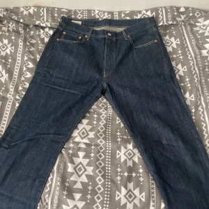 Levis 501  - Storlek 36/30. Nästan helt nya, använda ett par gånger. 