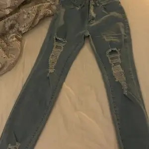 Skit snygga jeans som sitter super bra. Passar både xs och s