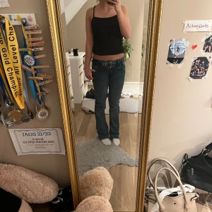 LTB jeans - Säljer mina super snygga LTB jeans i modellen vlarie ❤️ jag gillar inte rikigt hur de sitter på mig o säljer de för behlver pengar till att köpa ett par nya som jag gillar på mig❤️ de e strlk 24/30❤️❤️❤️ skriv prov för fler frågor