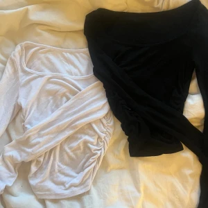långärmade tröjor  - två jätte söta lång ärmade tröjor med skrynkligt på sidan 💓kan säljas var för sig också 