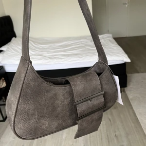 Väska  - Väska köpt från Gina tricot. Aldrig använd, prislapp kvar 