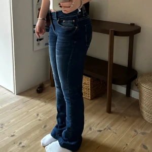 Flared jeans - Skitsnygga blåa jeans från LTB som tyvärr inte alls kommit till användning. Jag är 162 cm lång. 