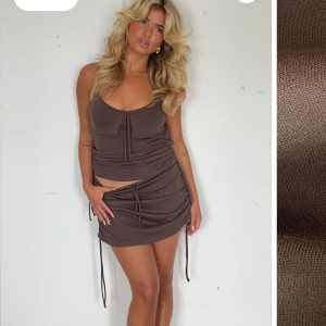 Djerf avenue kjol - Säljer min superfina morena kjol från djerf avenue då den tyvärr har blivit lite liten för mig.  Använd en gång så i mycket bra skicka, nypris 950kr, mitt pris: 500kr men går att diskutera, skriv för mer info och egna bilder:)