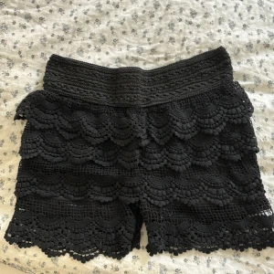 Spets shorts - Såååå fina❤️ har inga bilder på då de är för små. Midjan är stretchig