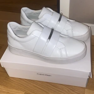 Calvin Klein skor - Säljer skorna pga för stora storlek. Nypris: 1600 Använt ett fåtal gånger 