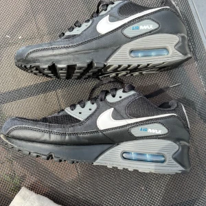 Nike air Max 90 - Säljer ett par Nike air Max 90 som är använda men fortfarande i ett bra skick 