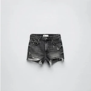 Jeans shorts - Jeans shorts från zara, använda få gånger, pris kan diskuteras🥰
