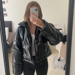 Jacka - Nyskick!  Frakten ingår inte i priset!!❌🚚