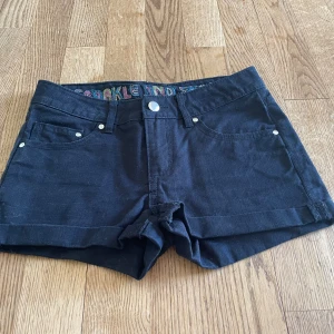 Svarta jeansshorts  - Snygga svarta jeansshorts från hm. 