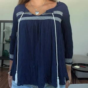 Marinblå topp - I nyskick stl xs❤️