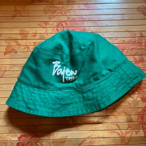 Buckethatt bajen  - Buckethatt bajen 