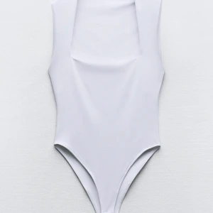 Body med polyamid  - Säljer denna snygga topp med prislapp kvar och aldrig använd. ❤️