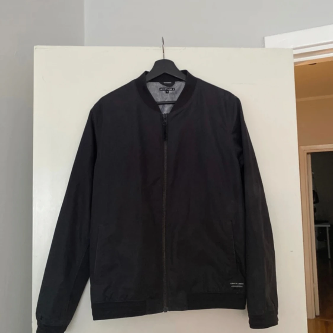 Levi’s svart bomberjacka 