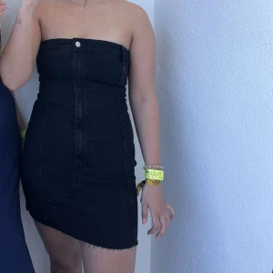 Svart jeansklänning  - Säljer denna fina svarta jeansklänning 