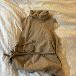 Polotopp  - Fin polotopp igrpn zara. Använd ett antal ggr men är i nyskick🥰 Kom privat för fler bilder 