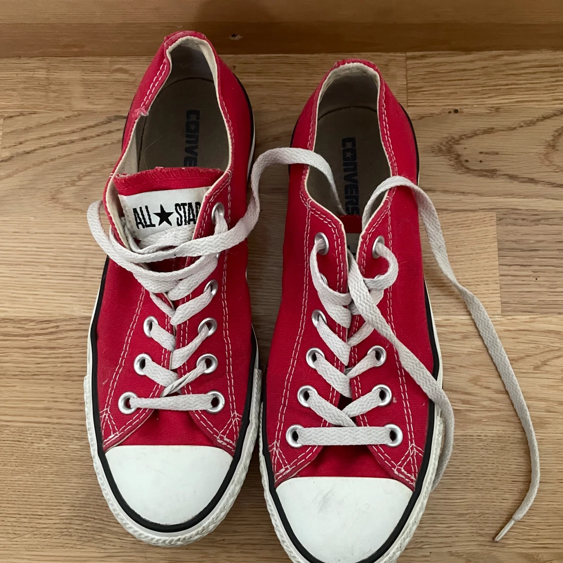 Röda Converse