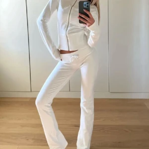 NYA!! Mjukis nelly - HELT oanvända mjukisar från Nelly, ej tagna från påsen💕