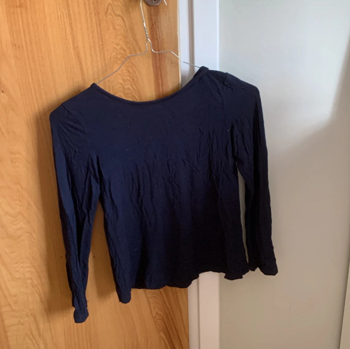 Skitsnygg marinblå tröja med fin rygg!! - 91
