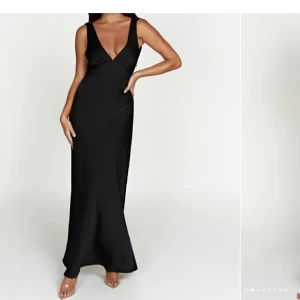 Klänning från Meshki - Superfin klänning från Meshki! Använd endast en gång🖤 nypris 1200!