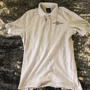 Peak performance piké  - Skick 10/10 aldrig använd och sitter bra i formen och i storlek 170  Orginal pris 500 