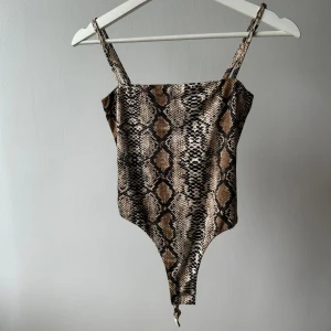 Mönstrad body - Superfin mönstrad body storlek S men passar även XS. Fint skick