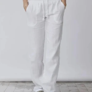 Vita lågmidjade byxor - Dessa fina lågmidjade linnebyxor är aldrig använde då dem va för små när jag beställde hem dem och sedan glömde lämna tillbaka de i tid💕Prislappen är kvar på byxorna😊