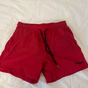 Hugo badshorts - Badshorts från Hugo boss, inga defekter använda 1 gång nypris 599