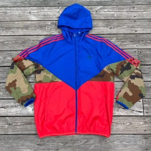 Adidas Originals Red/blue/camo windbreaker - Storlek L