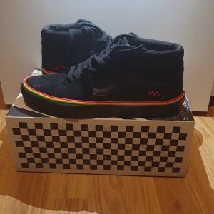 Oanvända skor 10/10 skick bra skate skor  - Oanvända skate skor av vans kontakta vid frågor och vid snabba köp👍