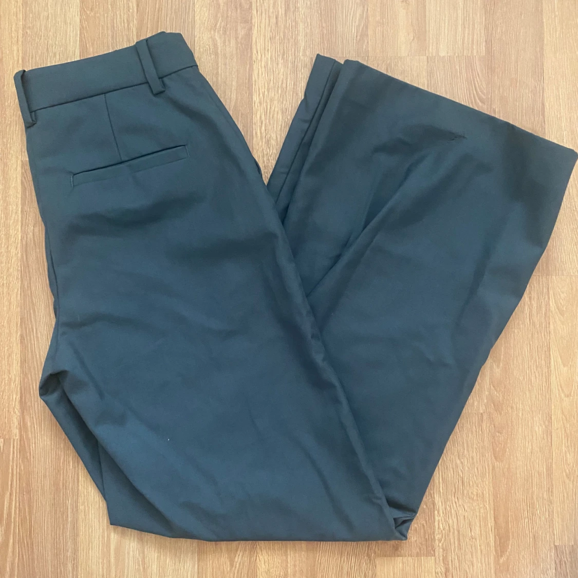 Gröna breda kostymbyxor 