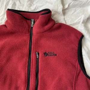 Fjällräven vest  - Super fin vest från fjällräven i super skick.💗💗