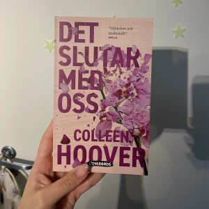 Det slutar med oss - Denna bok vi alla nog hört talats om. Den är i nyskick och säljer då jag vet att jag själv inte kommer läsa den. Pris kan diskuteras!❤️
