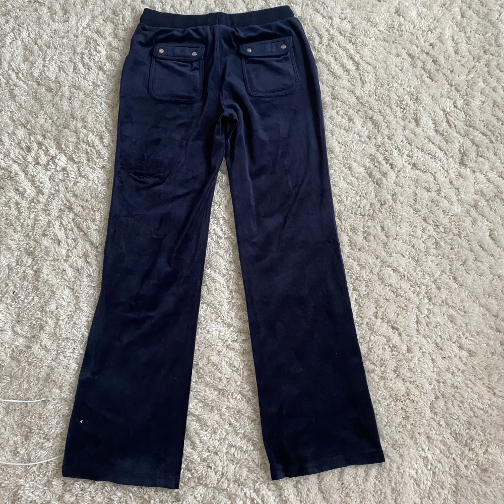 Juicy couture byxor från kidsbrandstore . Farkut & Housut.