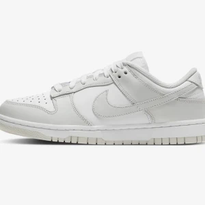 Jordan 1 Low dunks grey  - Helt nya Jordans har knappast använt dom eftersom att dom inte passade mig nypris ( 1595kr)!! 