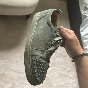 Gråa loubs - Slitna men ser frf schyssta ut