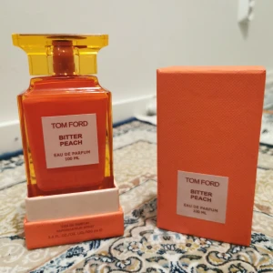 Tom ford bitter peach 100ml  - Hej Säljer min parfym jag byte valentino och gio mot den här och sedan insåg att jag var behov av pengar så tänker sälja den Ny pris 4000-6000 Min pris 1589